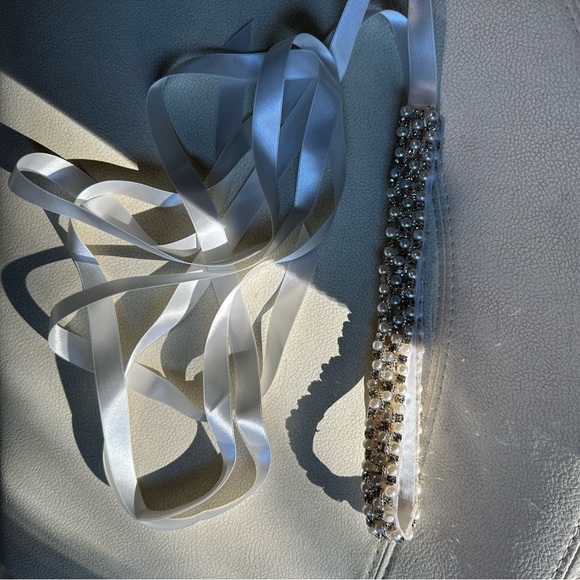 New Untamed Petals Lovely Pearl Belt - Picture 3 of 4